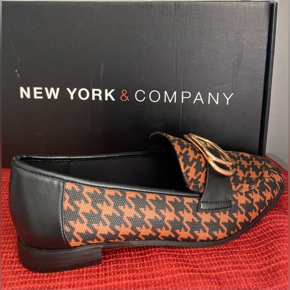 NY AND COMPANY.. WOMENS Brown Houndstooth Loafers with Gold Buckle - Picture 10 of 16